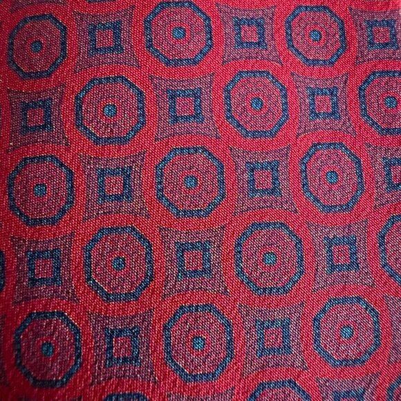 Gianfranco Ferretti 100% Silk Red Blue Geometric Pattern Tie Handcrafted Italy - Picture 5 of 9
